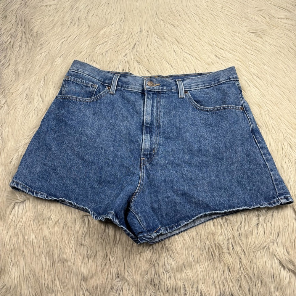 Levi's Women's 33 Light Wash High Waisted Mom Jeans 100% Cotton